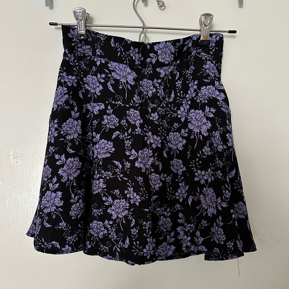 Zara black and purple floral skort
